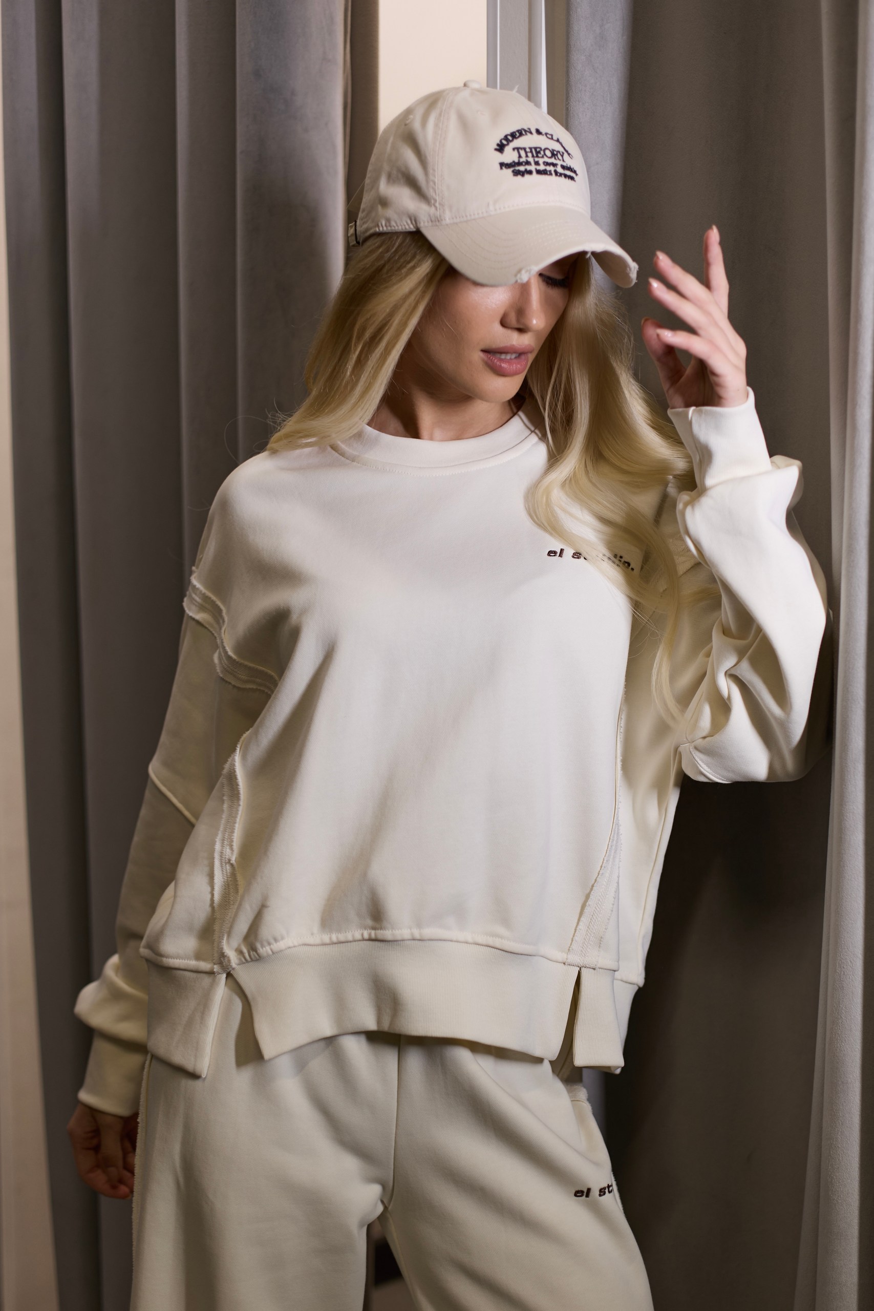 Костюм спортивный бежевый