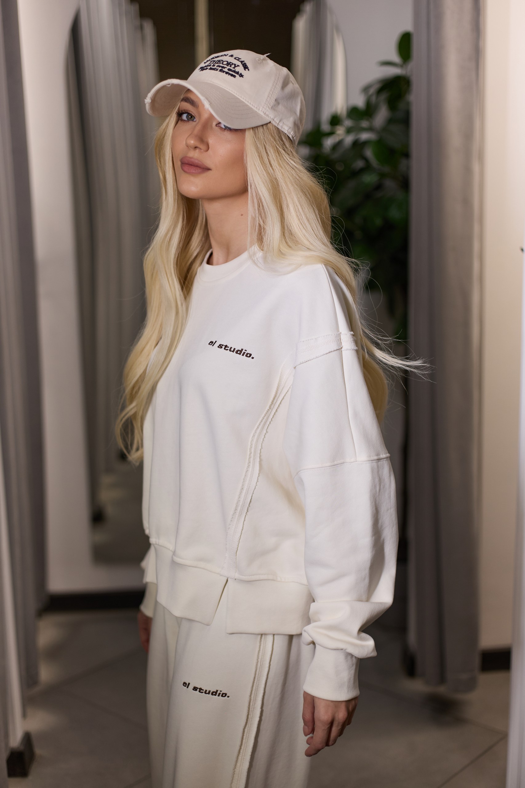 Костюм спортивный бежевый