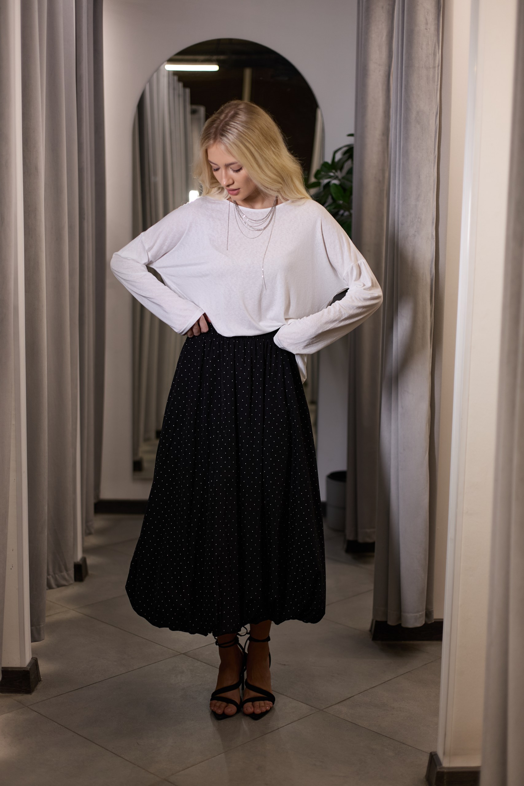 Юбка в горох черная