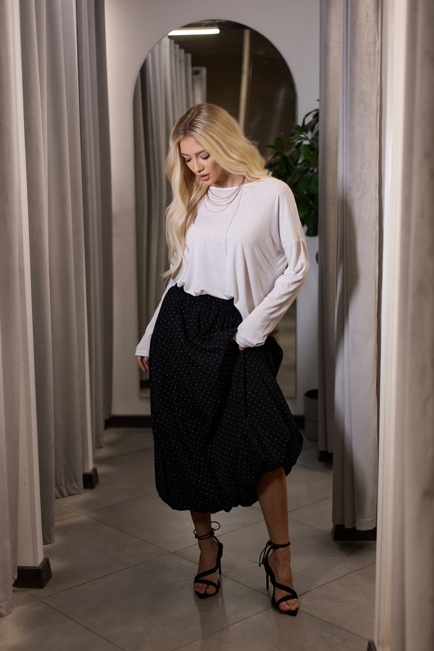 Юбка в горох черная