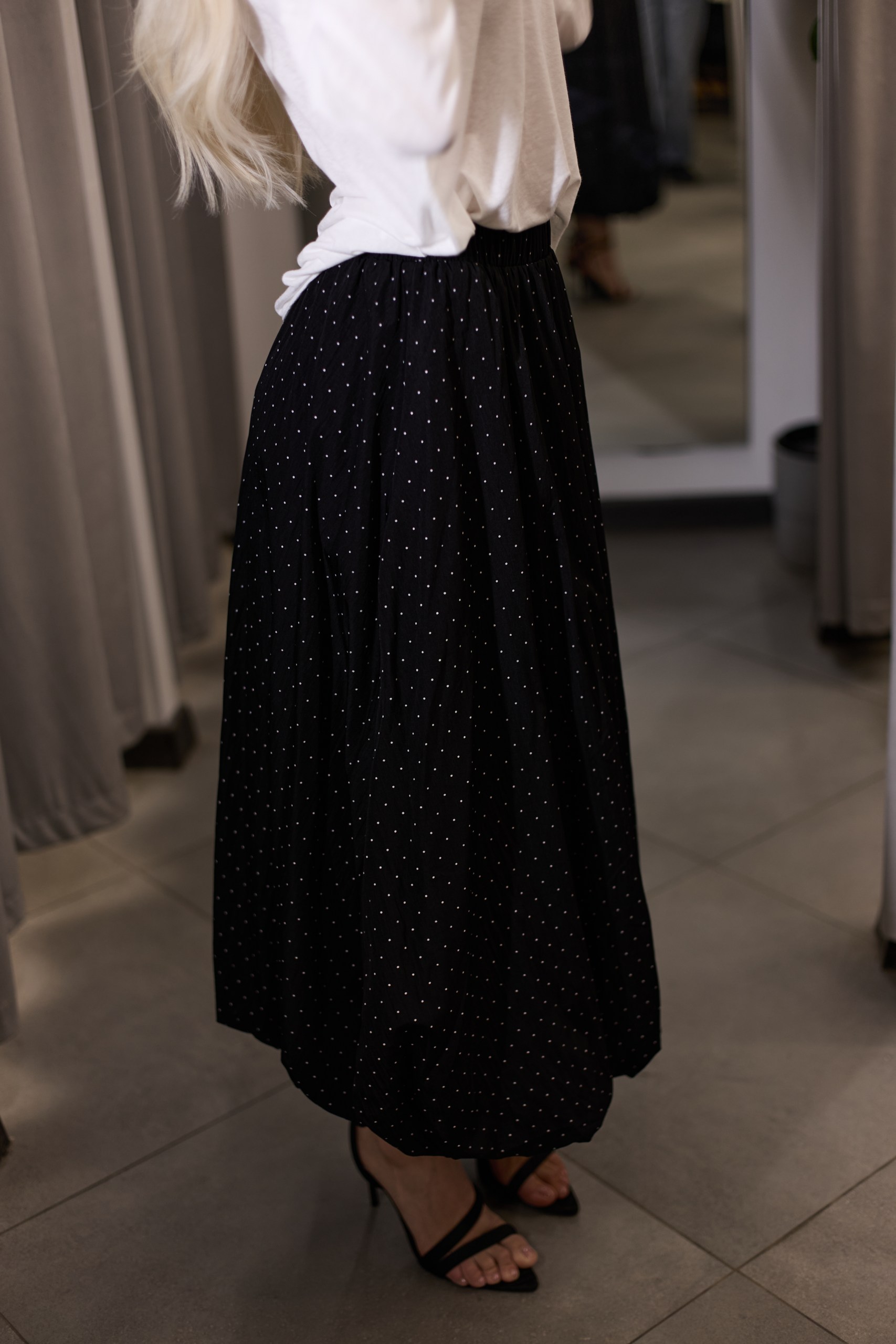 Юбка в горох черная