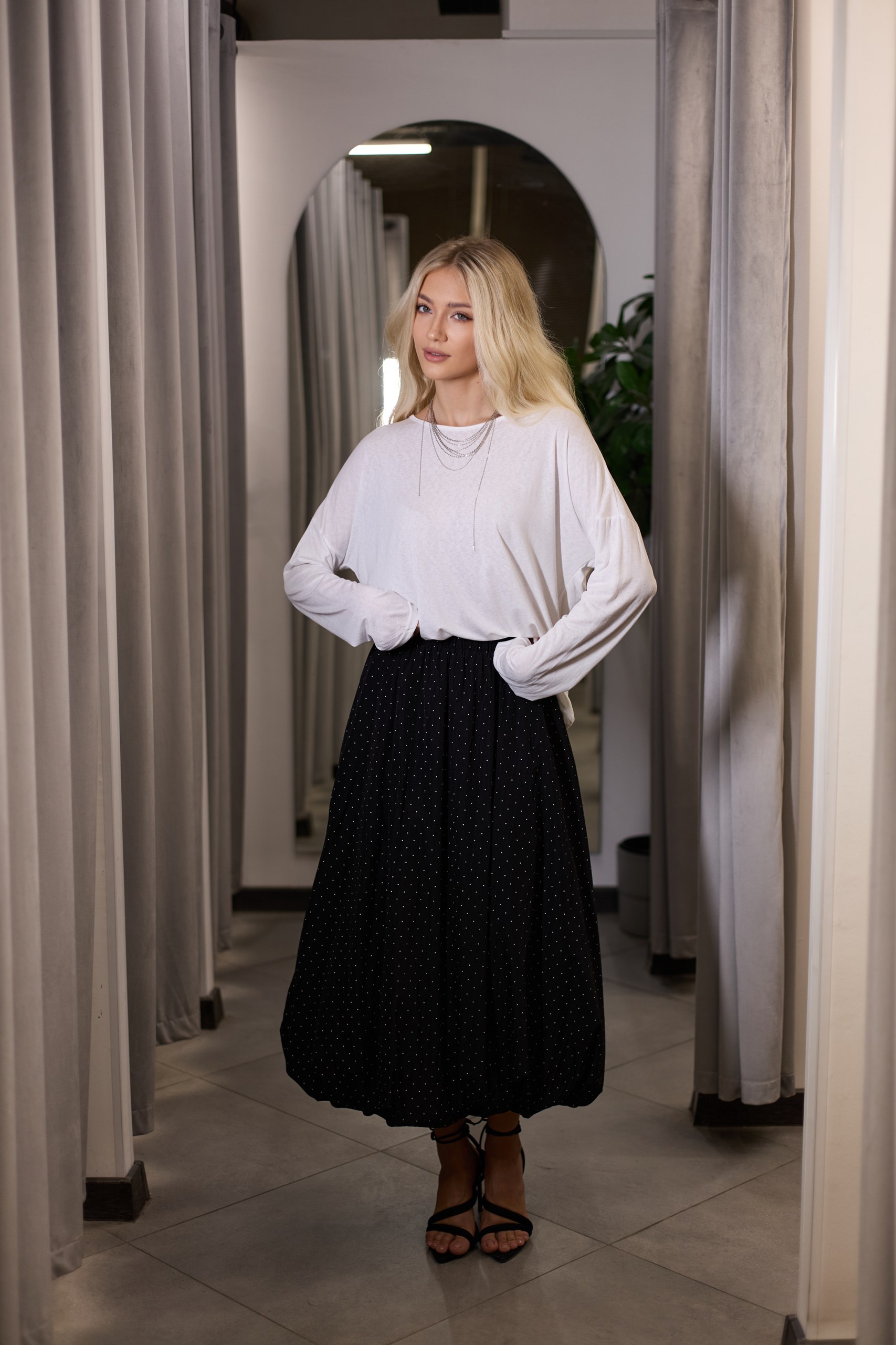 Юбка в горох черная