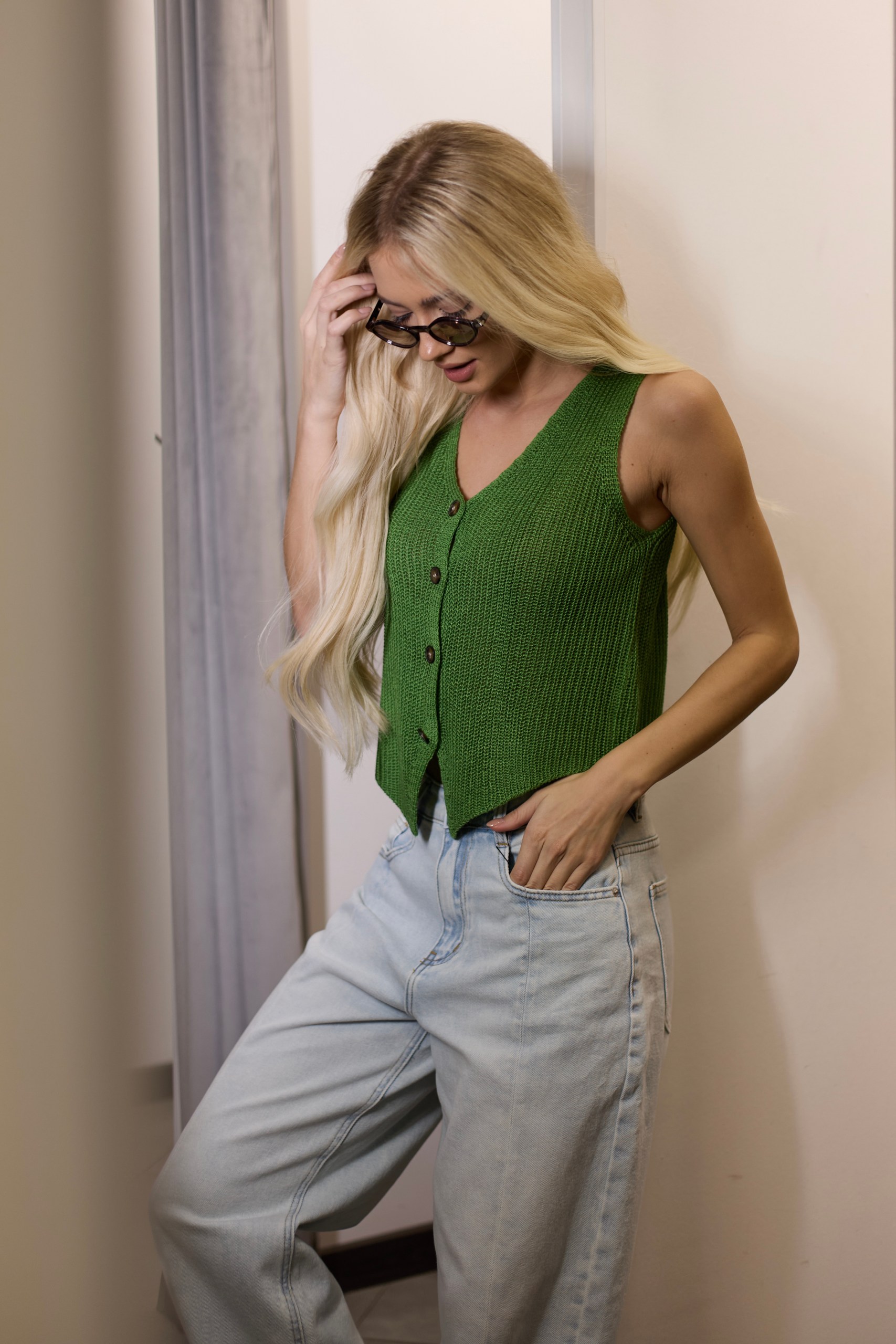 Жилет вязаный зеленый