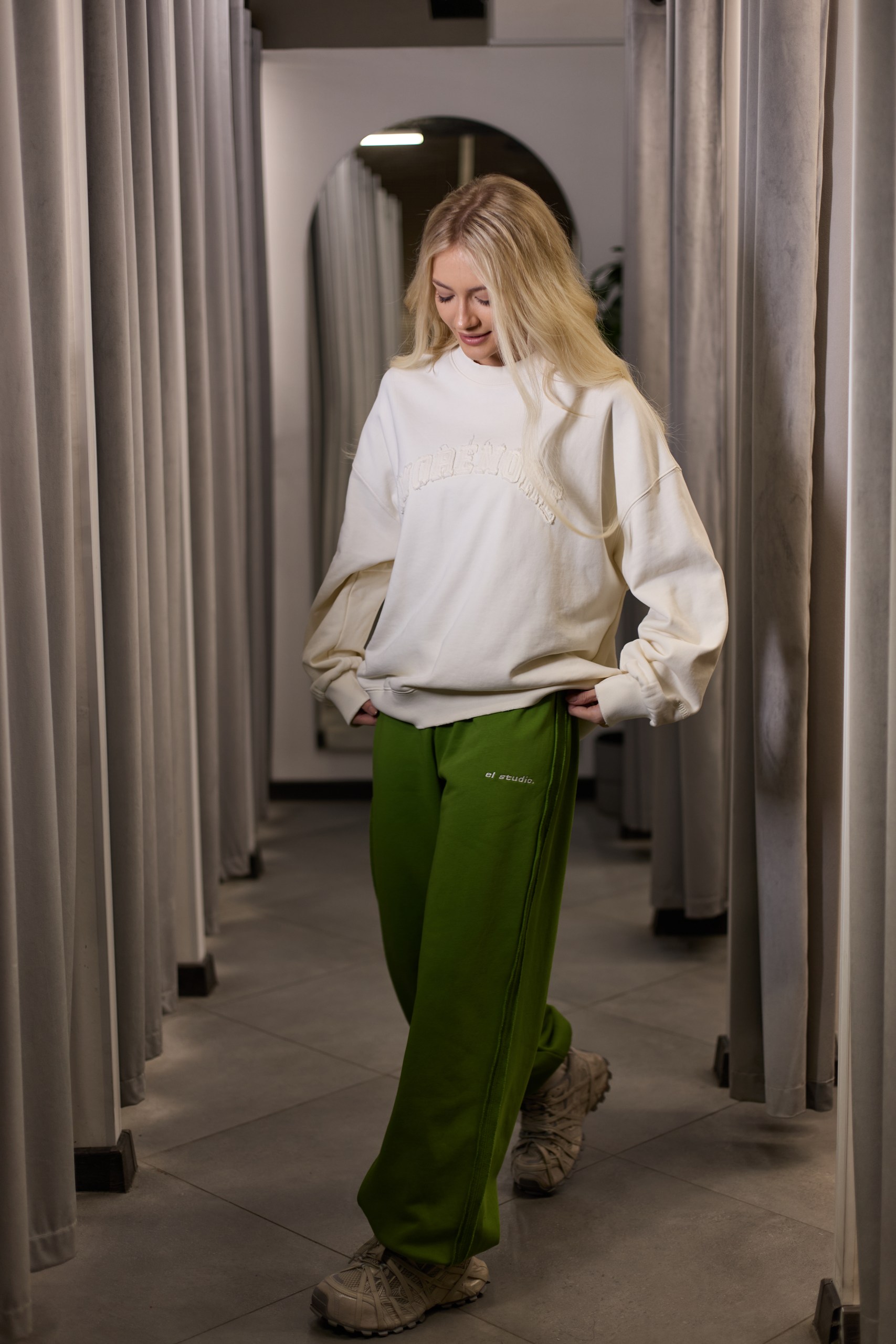 Свитшот бежевый